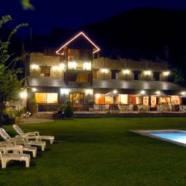 Flòrido Hotel at night