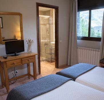 Double room with private bathroom