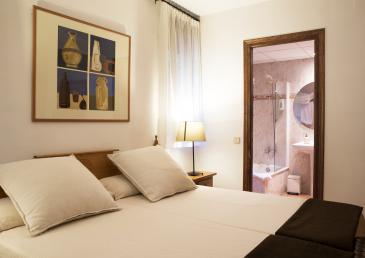 Triple Room with private bathroom