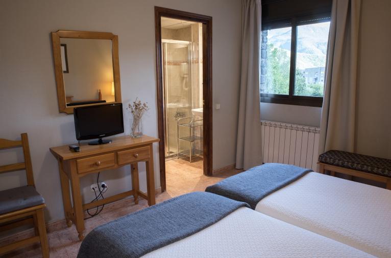 Habitación doble con baño privado